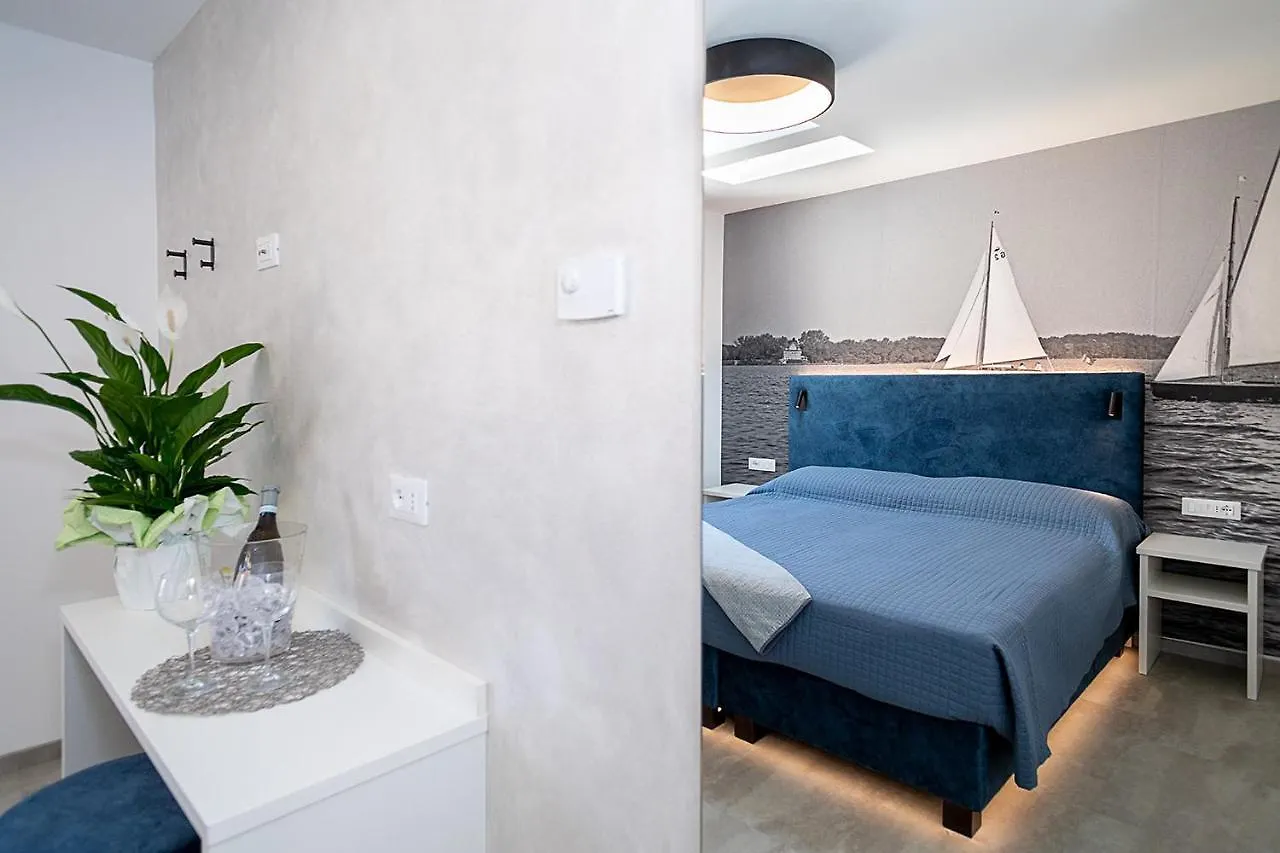 Baur Suite - Regarda Travel Bardolino 0*,  Italy